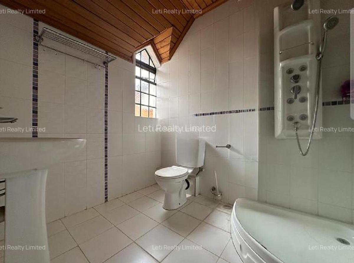 5 Bed Townhouse with En Suite in Lavington - 6