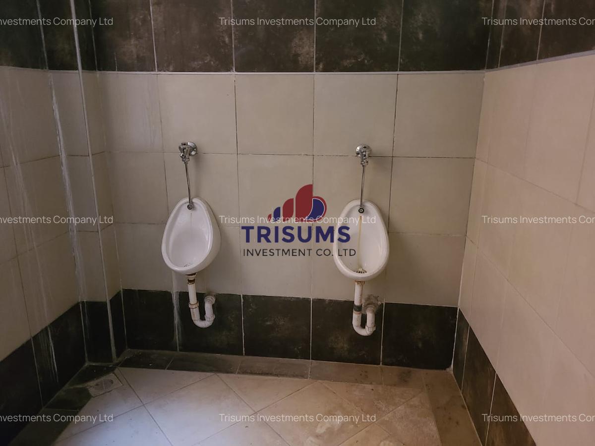 4,249 ft² Warehouse with Service Charge Included in Industrial Area - 7