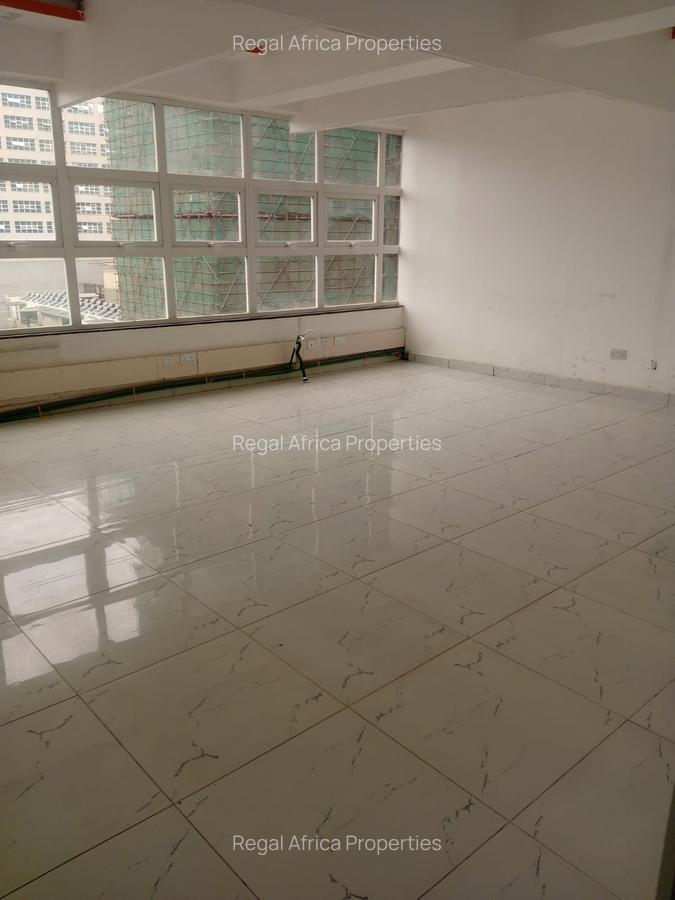 1,833 ft² Commercial Property with Backup Generator in Westlands Area - 11
