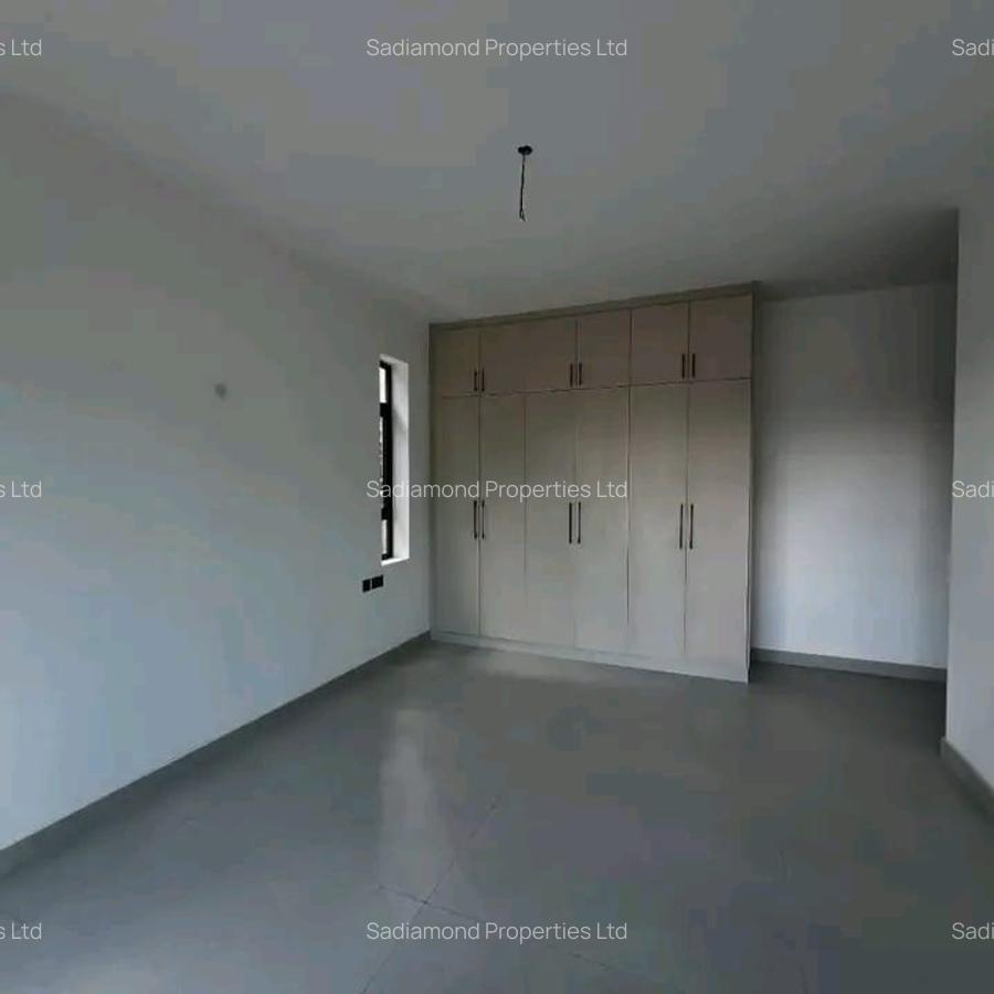 2 Bed Apartment with En Suite in Brookside - 10