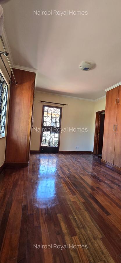 5 Bed Townhouse with En Suite at Lavington Off Convent - 11
