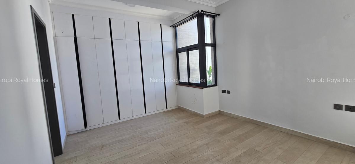 5 Bed Townhouse with En Suite at Lavington Green - 14