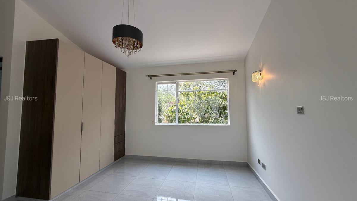 4 Bed Townhouse with En Suite in Rhapta Road - 15