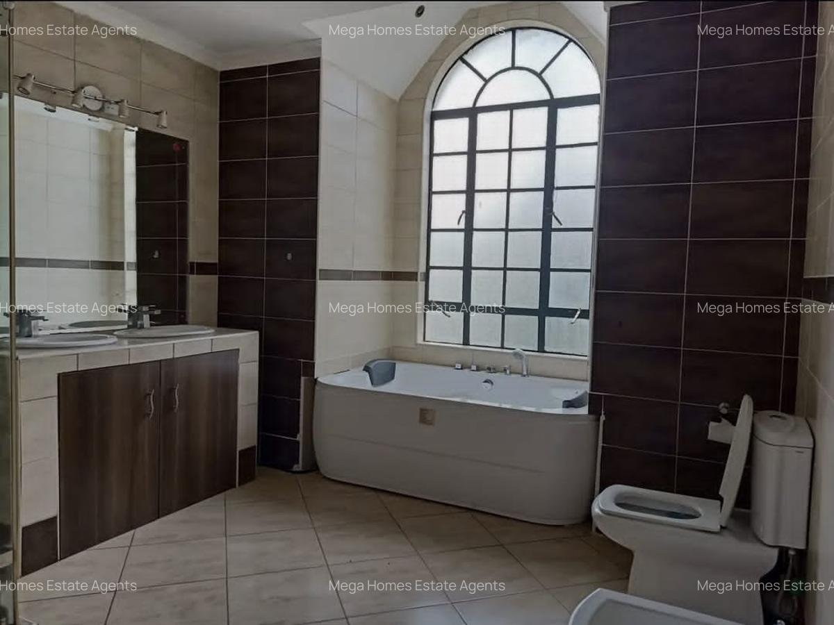 5 Bed Townhouse with En Suite in Runda - 2