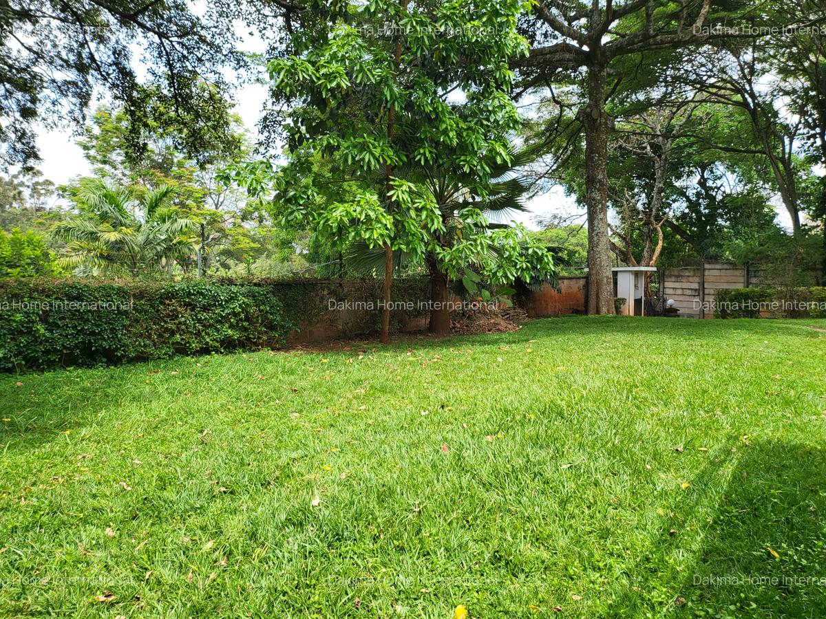 4 Bed House with En Suite in Hill View - 18