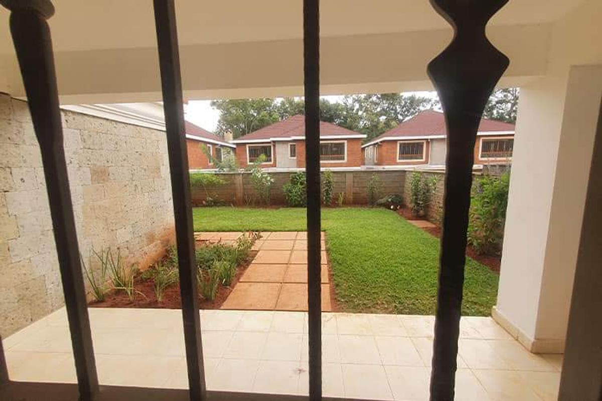 5 Bed House with En Suite at Spring Valley - 3