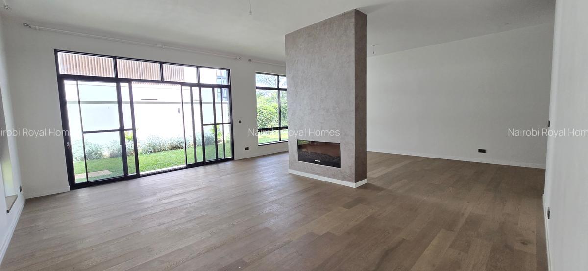 5 Bed Townhouse with En Suite at Lavington Green - 17