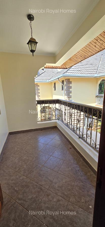 5 Bed Townhouse with En Suite at Lavington Green - 14