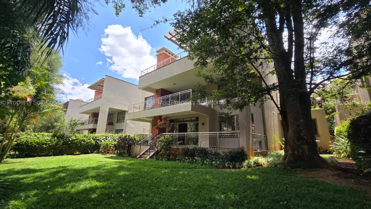 5 Bed House with En Suite in Lavington - 1