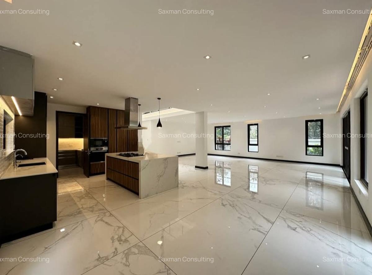 4 Bed House with En Suite in Spring Valley - 1