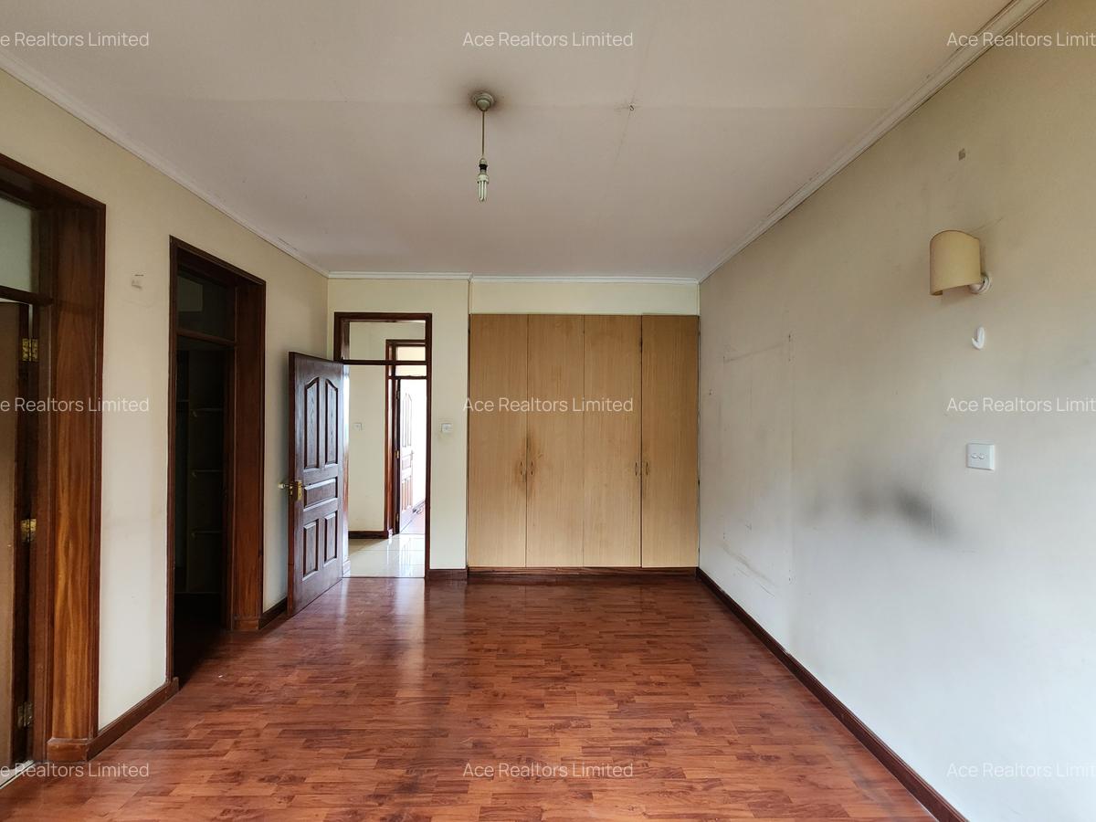 3 Bed Apartment with En Suite at Parklands Road - 10