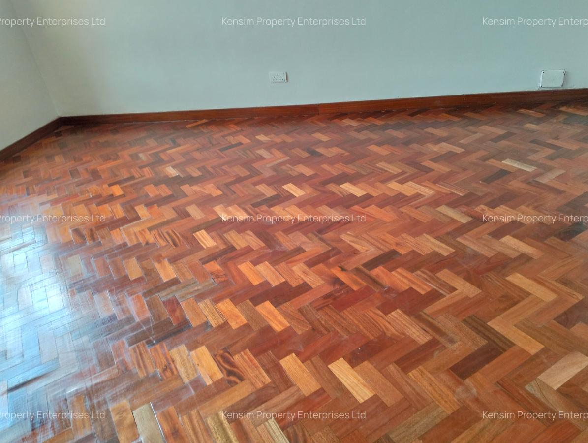 5 Bed Townhouse with En Suite in Lavington - 13