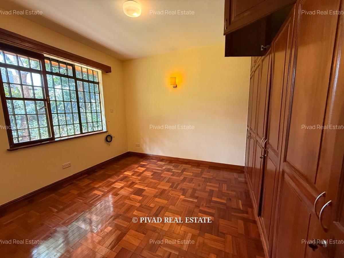 6 Bed House with Garden in Nyari - 8