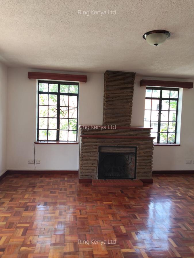 5 Bed House with En Suite in Lavington - 2