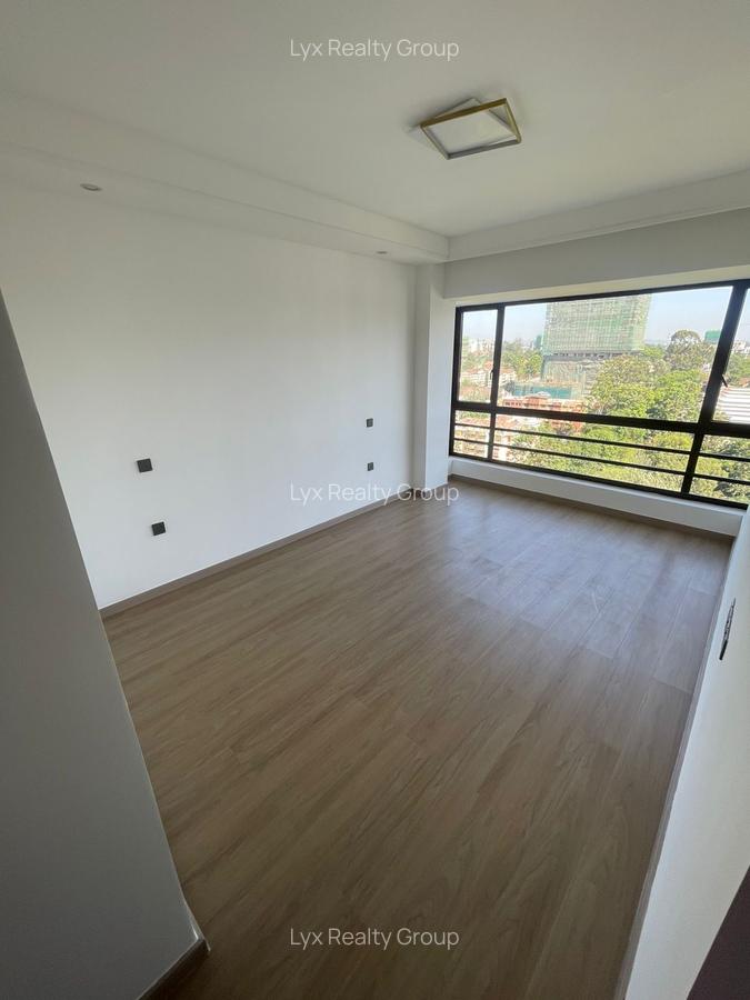 3 Bed Apartment with En Suite in Riverside - 12