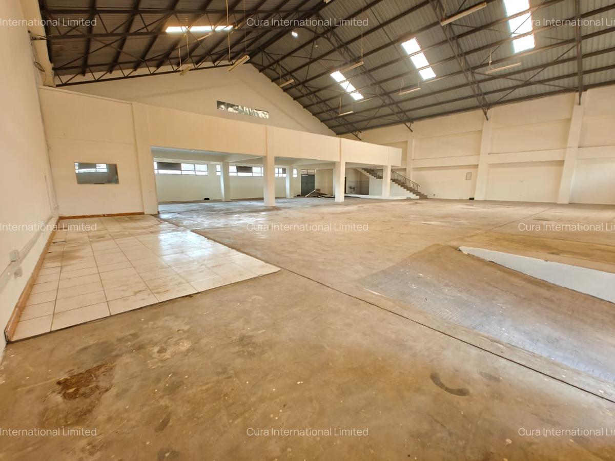 8,700 ft² Warehouse with Parking in Ruaraka - 2