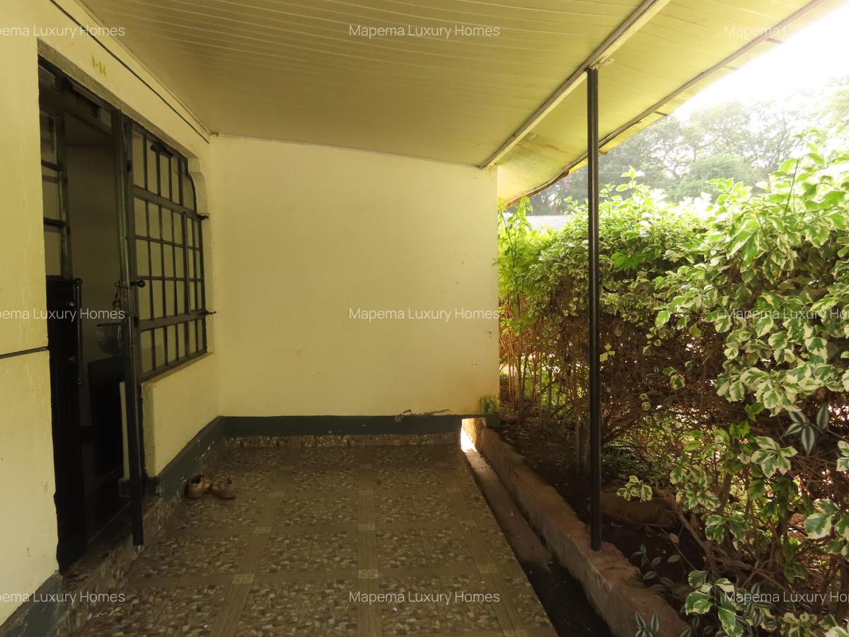 1 Bed House with En Suite at Karen Road - 2