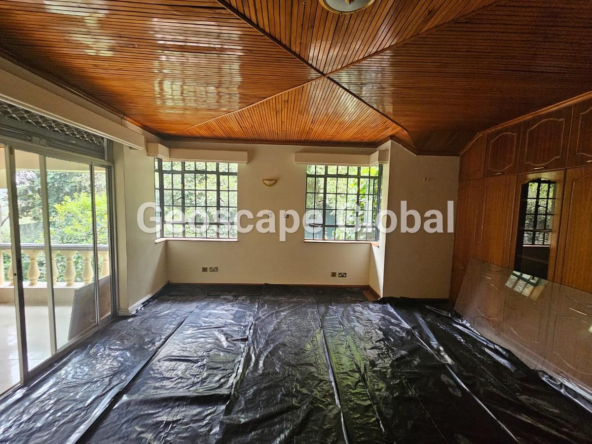 5 Bed House with En Suite in Nyari - 8