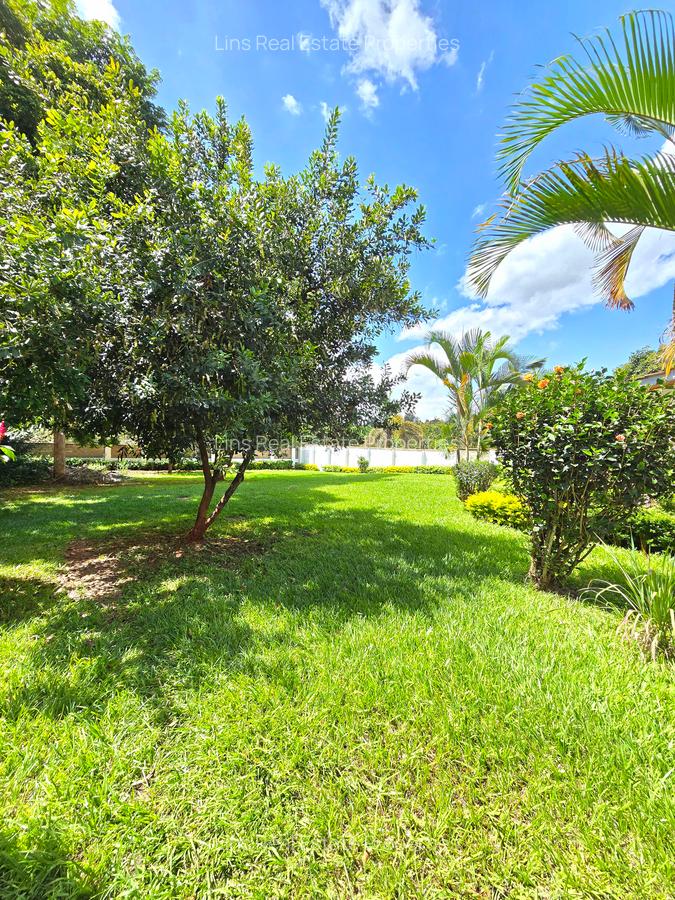 5 Bed House with En Suite in Runda - 2