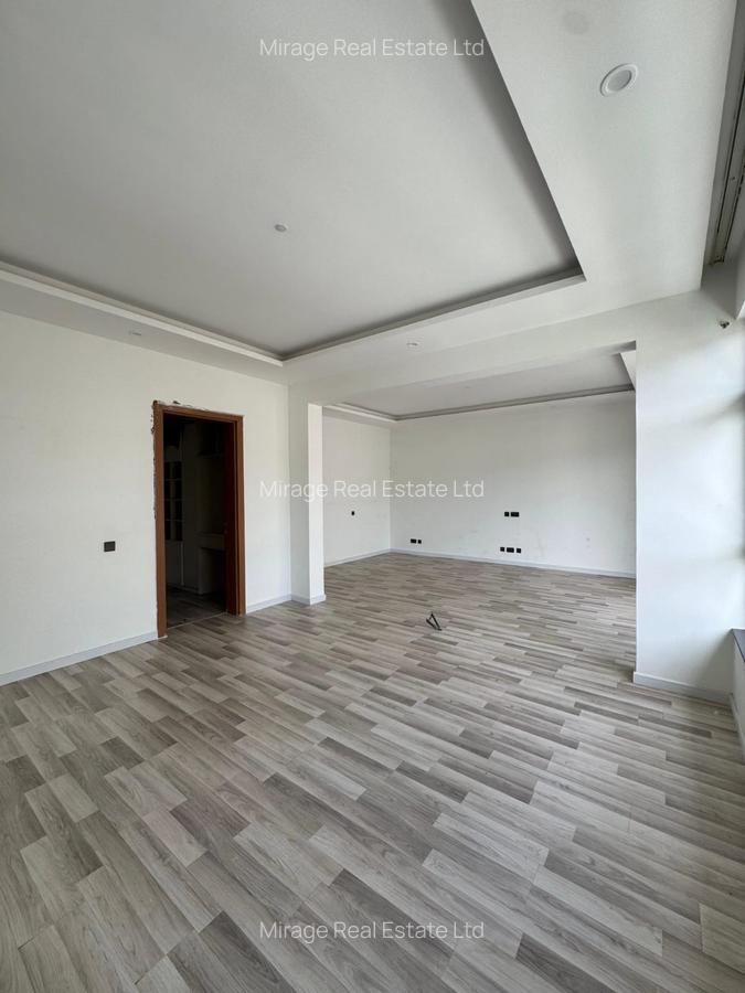 5 Bed Townhouse with En Suite in Lavington - 14