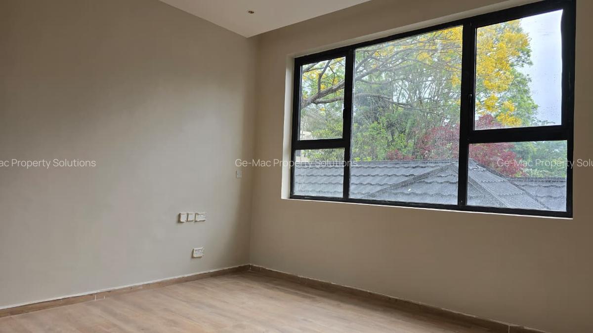 5 Bed House with En Suite in Lavington - 19