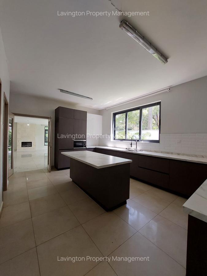 5 Bed House with En Suite at Lavington Green - 5