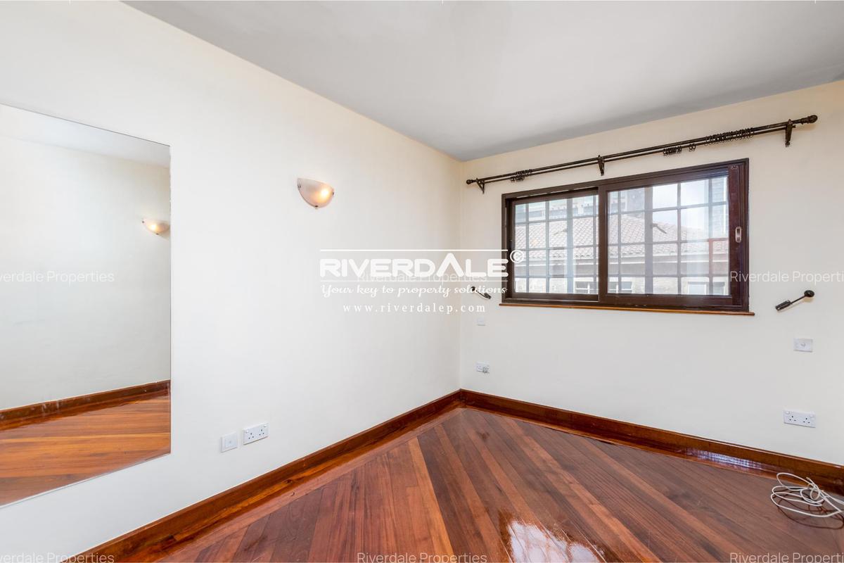 2 Bed Apartment with En Suite in Westlands Area - 4
