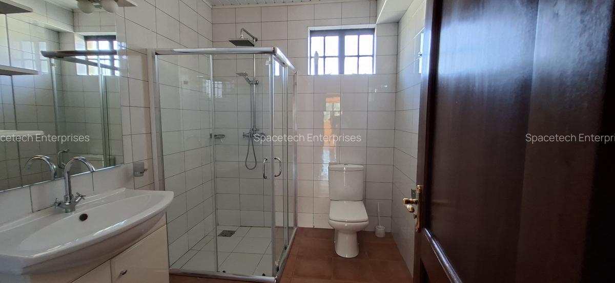 4 Bed Townhouse with En Suite in Westlands Area - 11