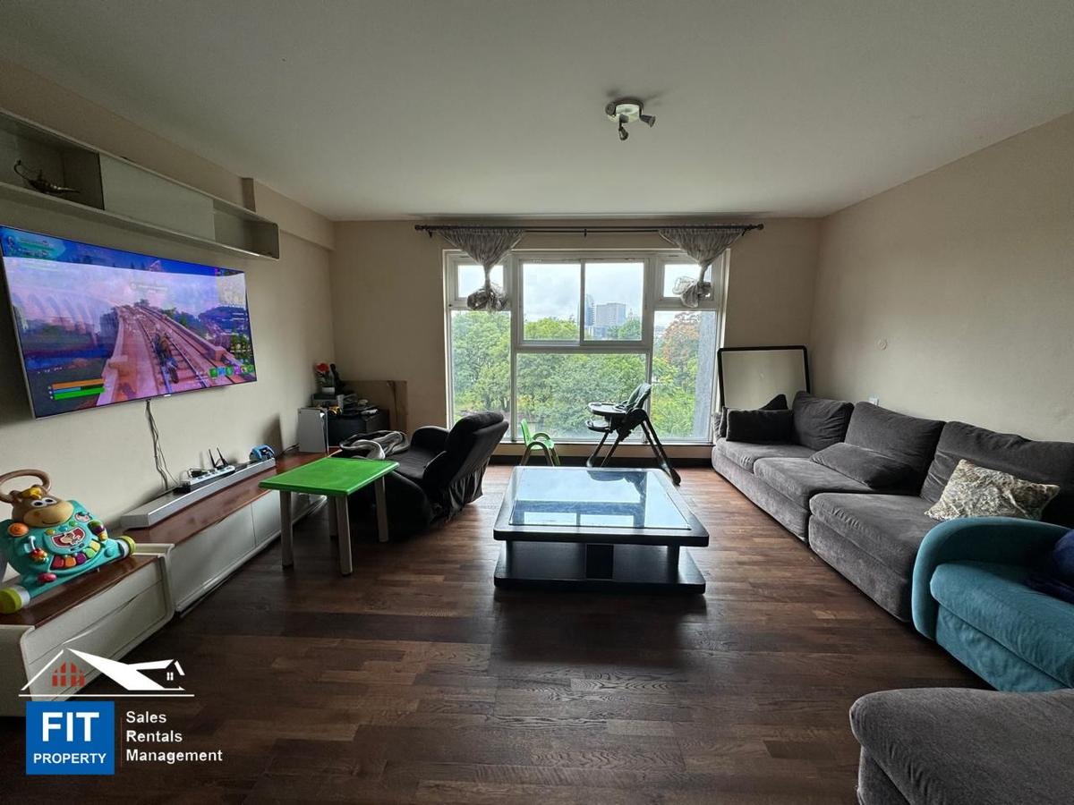 3 Bed Apartment with En Suite at Riverside Drive - 9