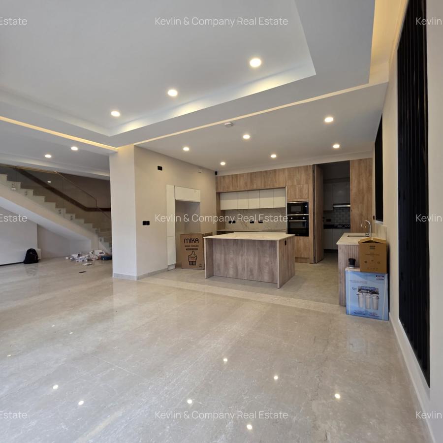 5 Bed Townhouse with En Suite in Westlands Area - 4