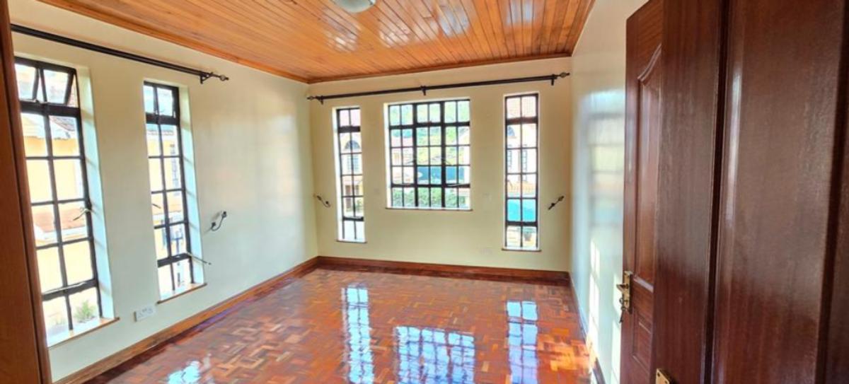 5 Bed Townhouse with En Suite in Lavington - 13