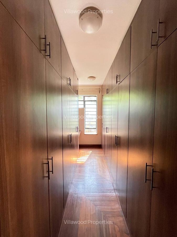 5 Bed Townhouse with En Suite in Lavington - 12