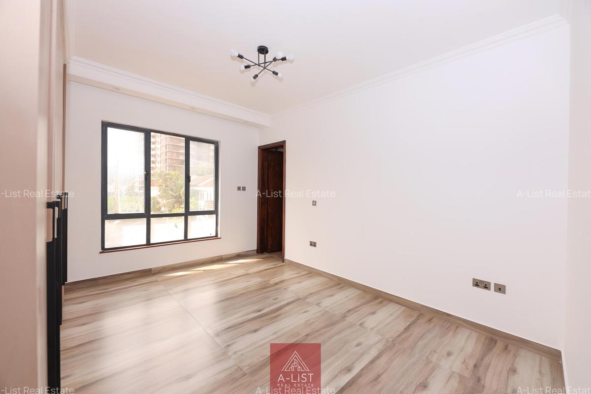 2 Bed Apartment with En Suite at Brookside - 8