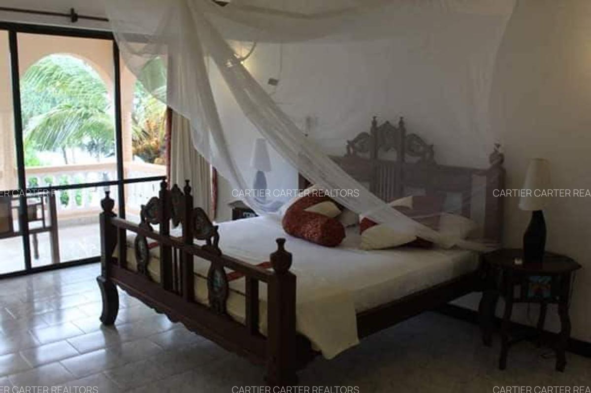 10 Bed Villa with En Suite in Diani - 4