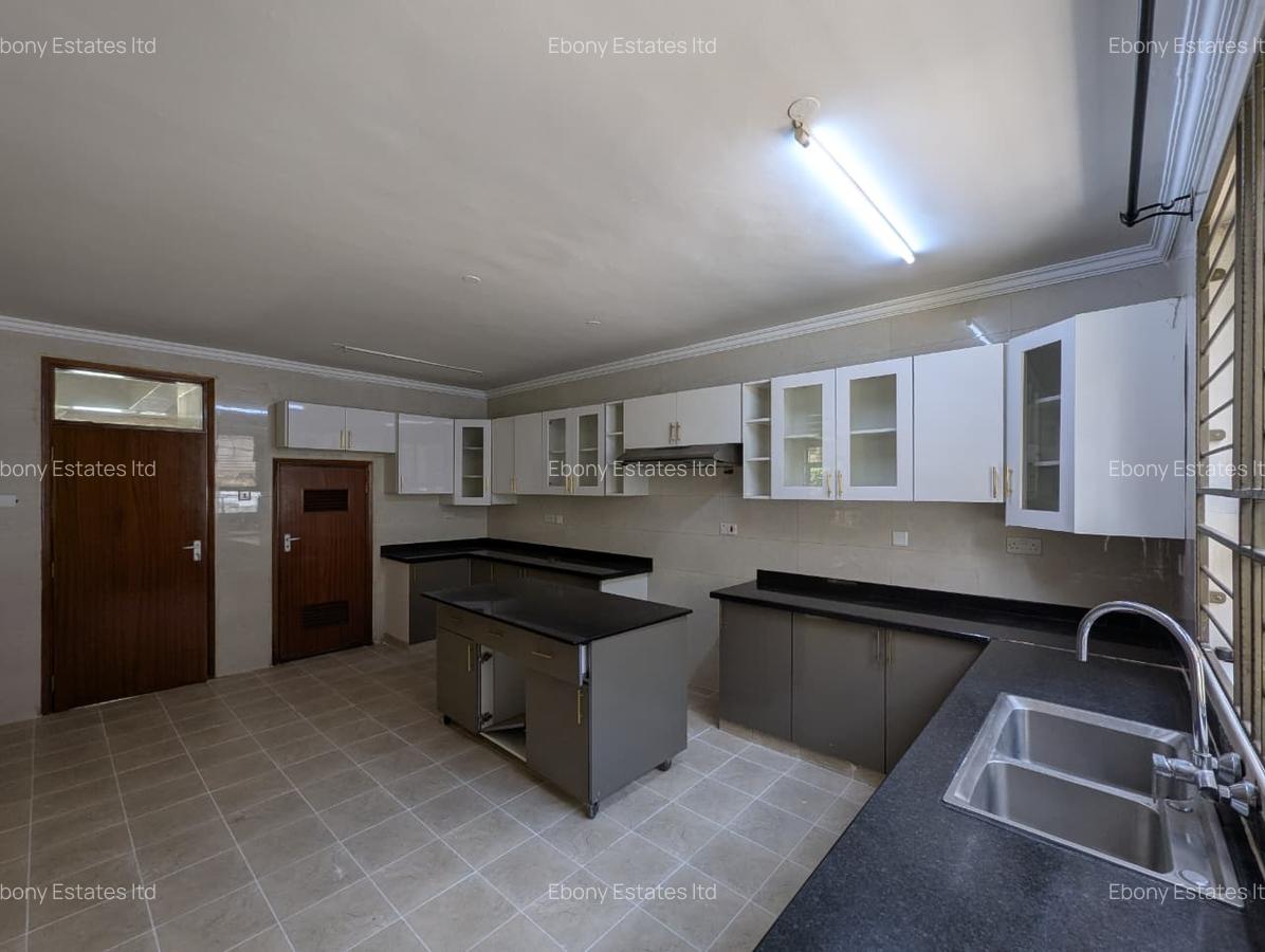 5 Bed Townhouse with En Suite in Lavington - 8