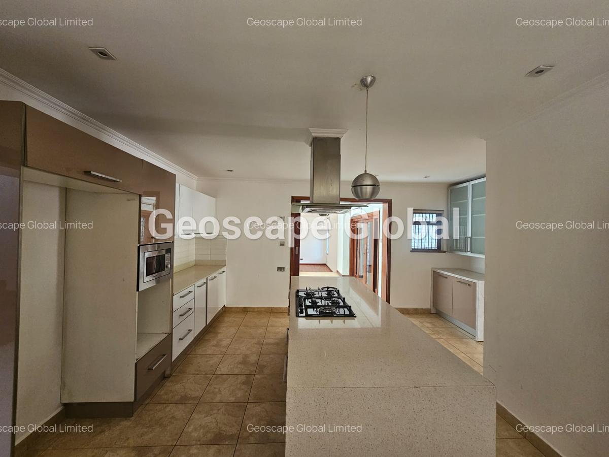 5 Bed Townhouse with En Suite in Lavington - 13