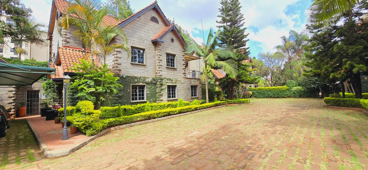 5 Bed Townhouse with En Suite at Othaya Road - 3