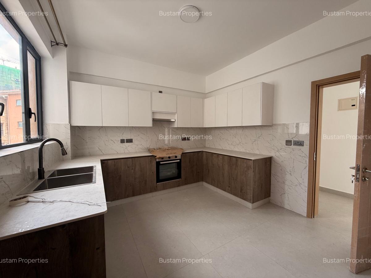 3 Bed Apartment with En Suite in Brookside - 16