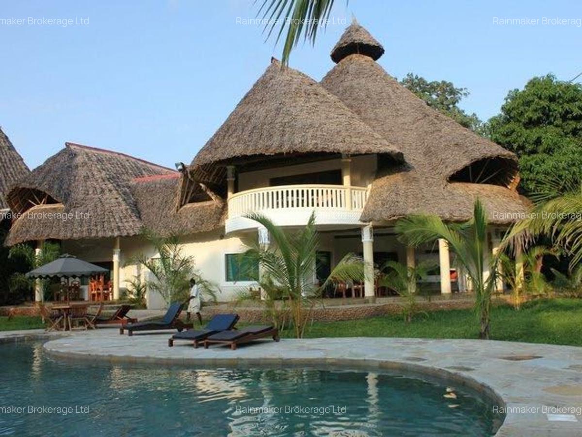 5 Bed House with En Suite in Diani - 1