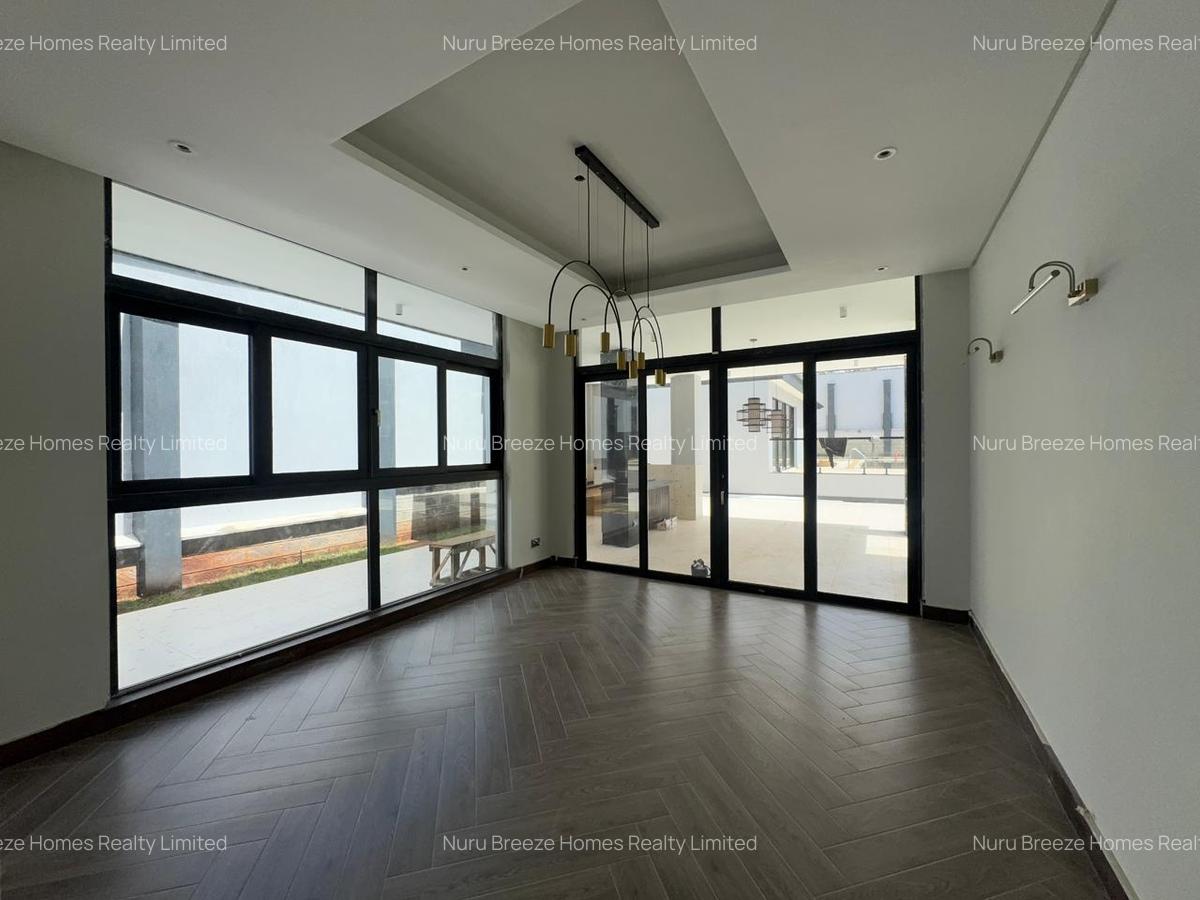 5 Bed Villa with En Suite in Nyari - 3