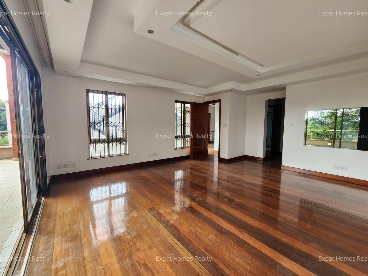 5 Bed Villa with En Suite in Lavington - 7