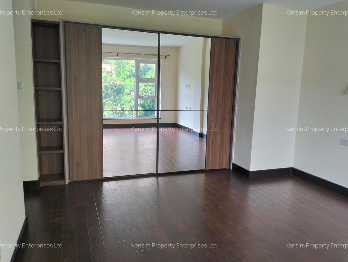 4 Bed Apartment with En Suite in Brookside - 13