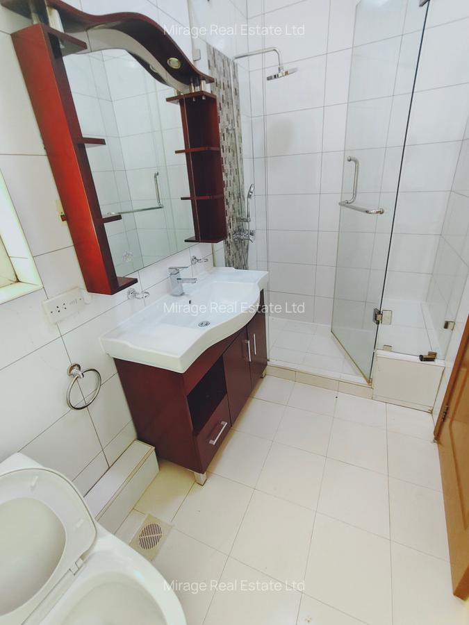4 Bed Villa with En Suite in Riverside - 20