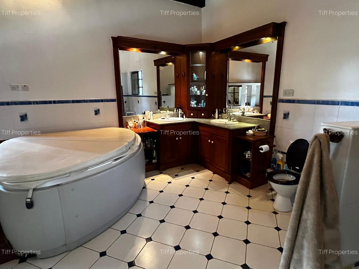 5 Bed House in Karen Hardy - 8