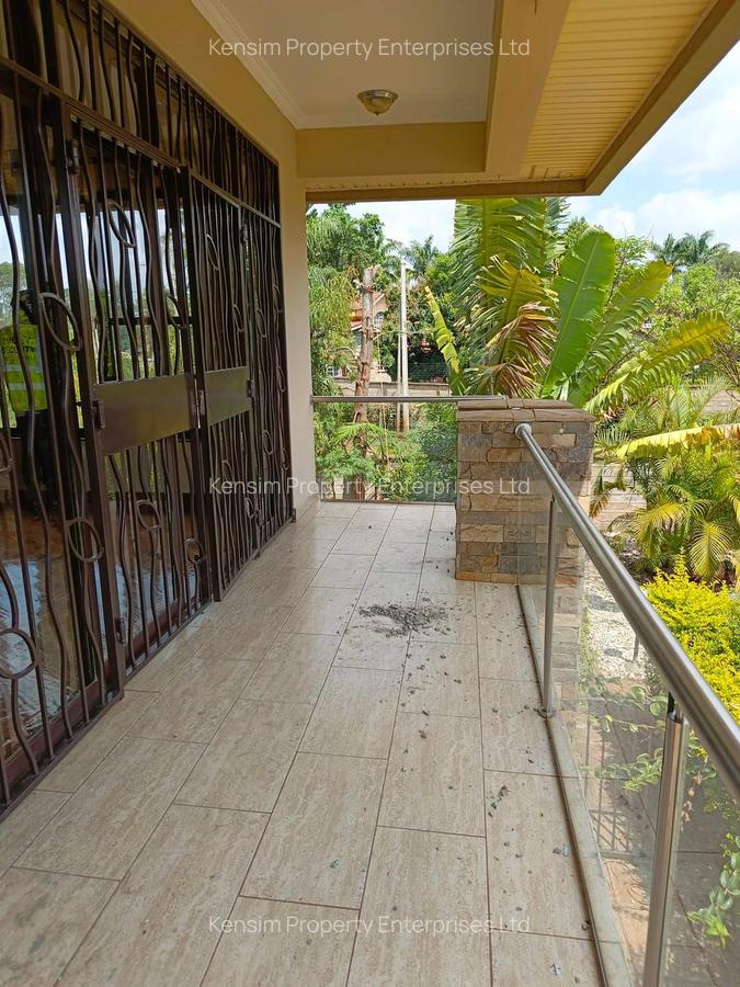 4 Bed Townhouse with En Suite in Ridgeways - 10