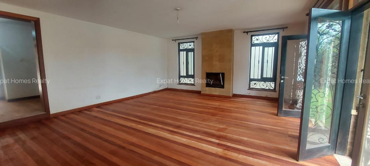 5 Bed Townhouse with En Suite in Lavington - 4