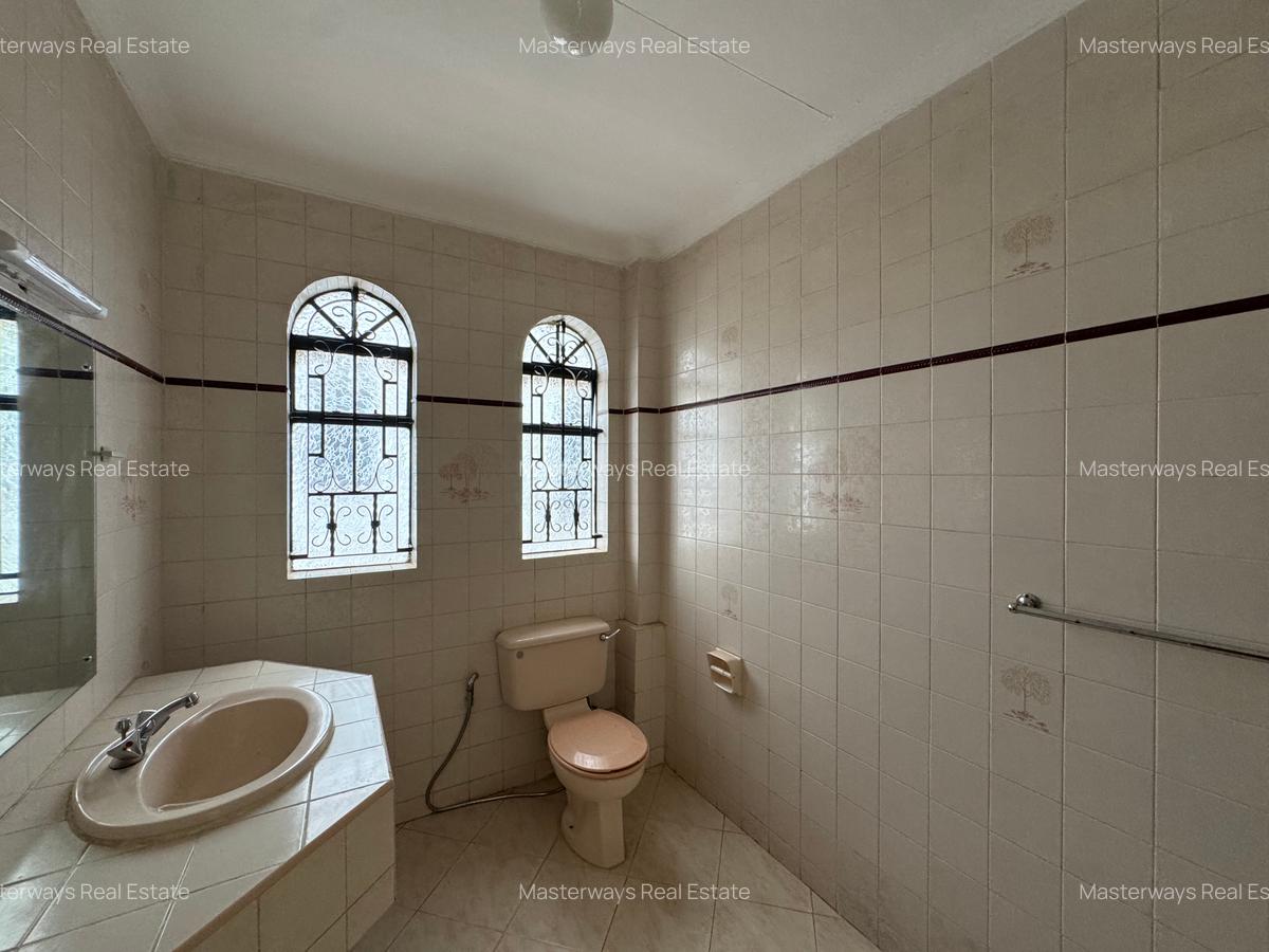 4 Bed Townhouse with En Suite in Riverside - 12