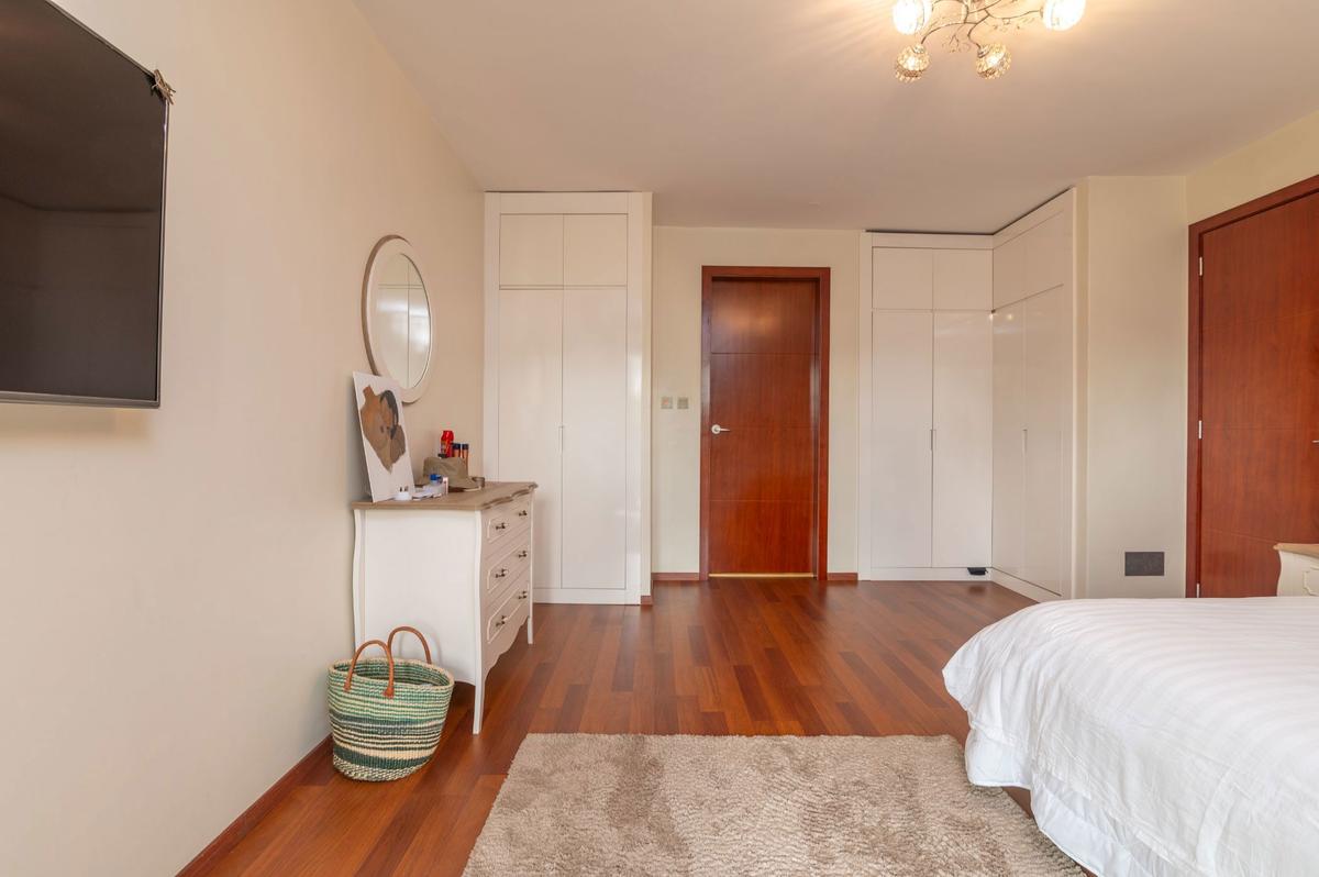 3 Bed Apartment with En Suite in Parklands - 9