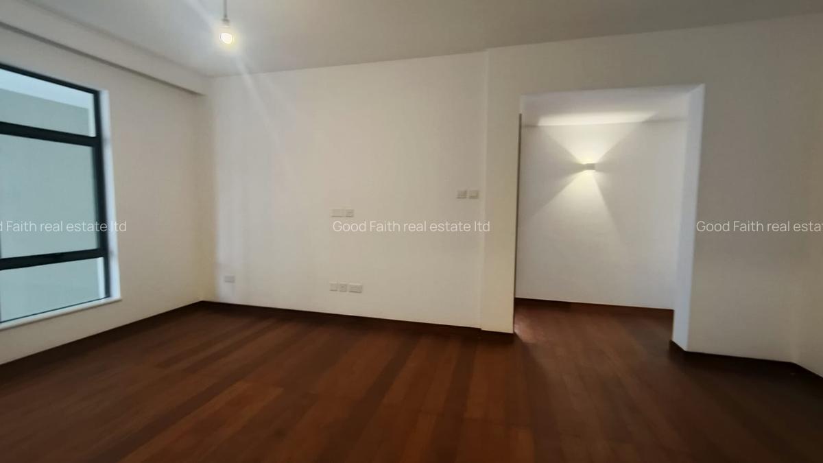 4 Bed House with En Suite at Two Rivers - 10