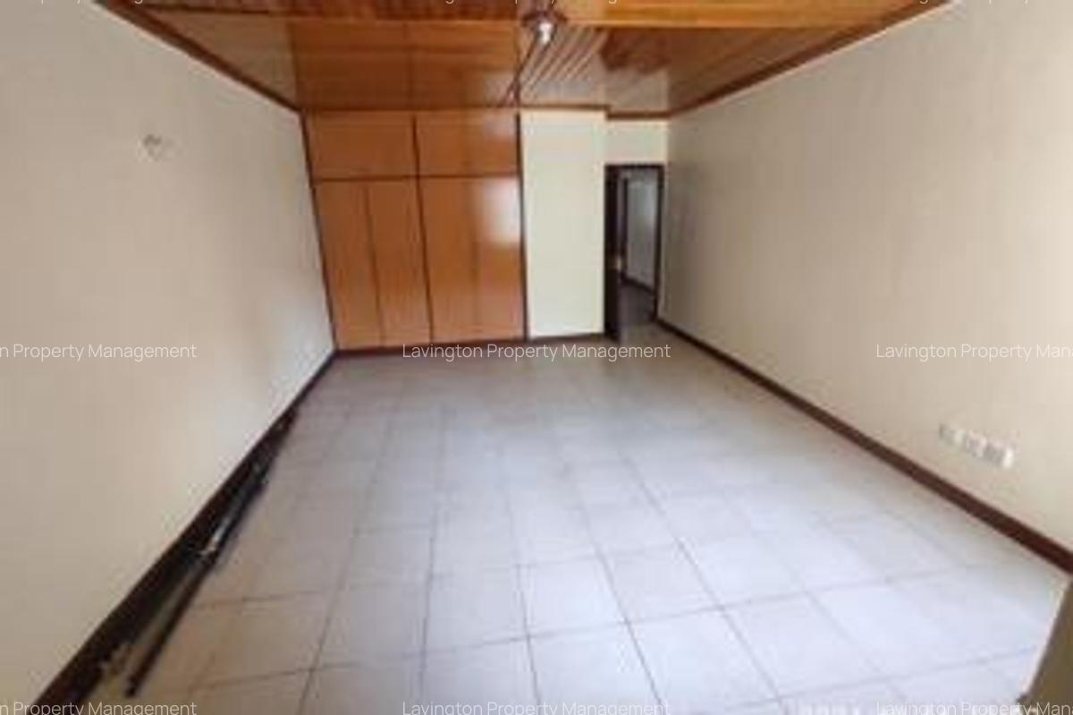 5 Bed Townhouse with En Suite at Lavington Green - 14